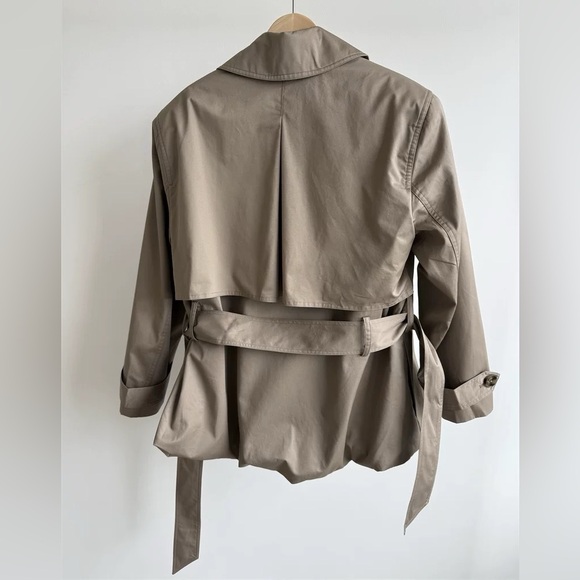 Helsa Short Bubble Hem Trench in Stone S - Picture 9 of 13